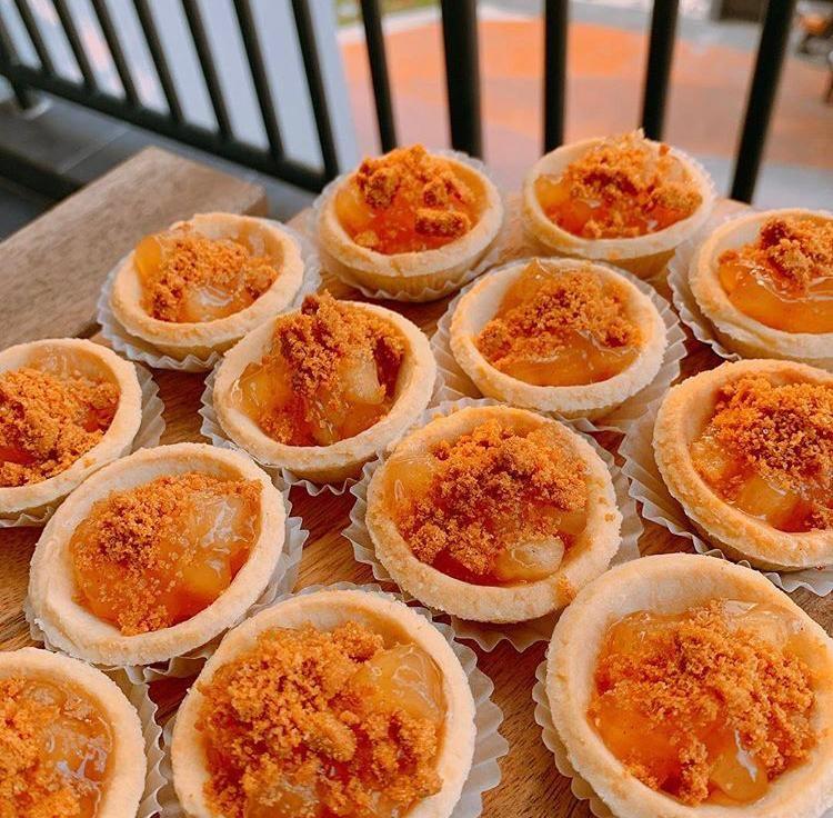 apple-crumble-tarts-delivery