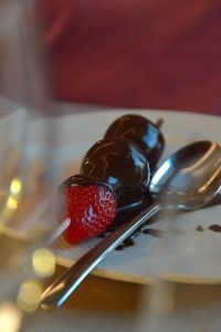chocolate-fountain-fruits
