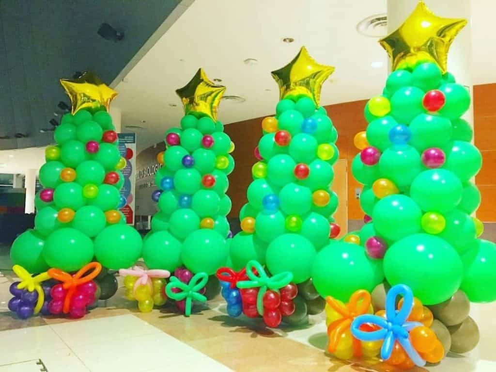 christmas-tree-balloon-decorations